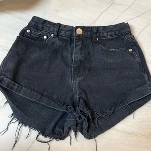Princess Polly black distressed jeans shorts, size 4